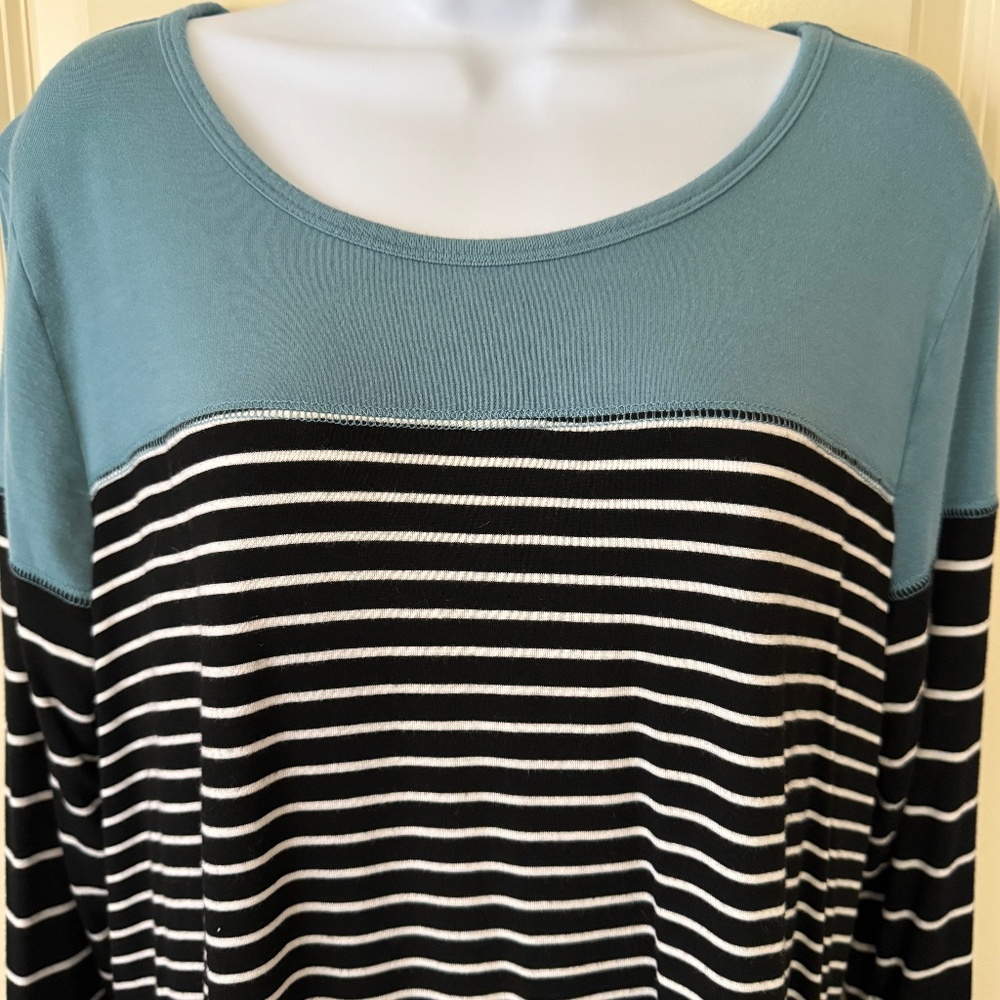 Maurice's 3/4 sleeve top size Large - Picture 2 of 8